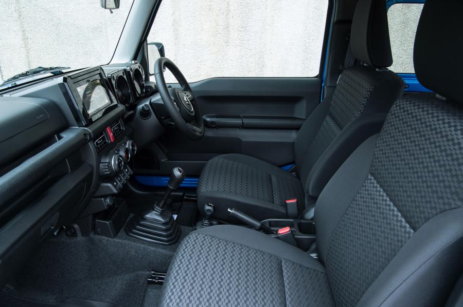 Интерьер Suzuki Jimny AllGrip 2018 года  (UK) (фото 23 из 40)